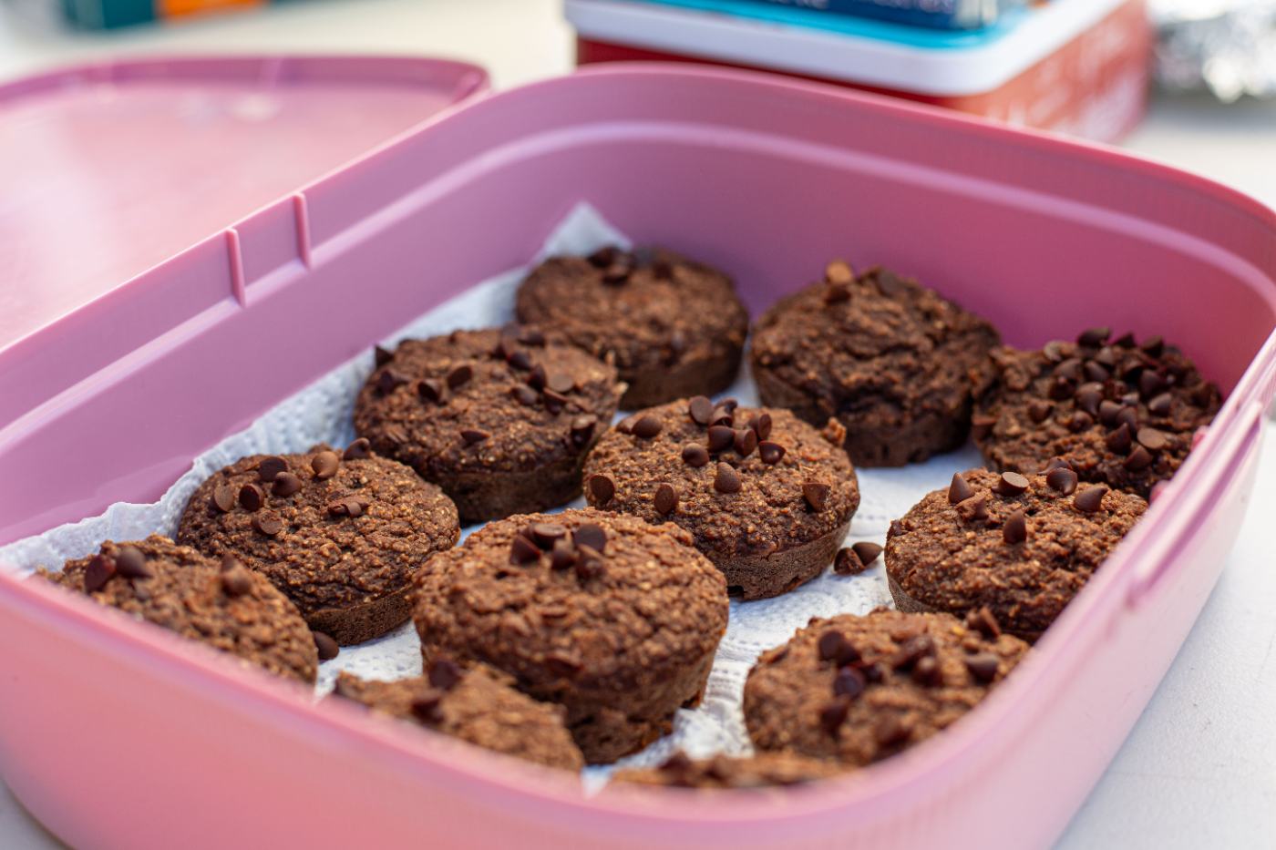 Biscuits faits maison partagés pendant la fête